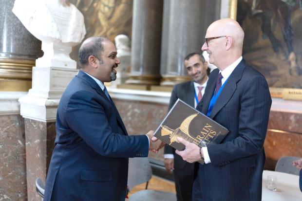 <p>Finance and National Economy Minister and Bahrain Mumtalakat Holding Company (Mumtalakat) board of directors chairman Shaikh Salman bin Khalifa Al Khalifa met his French counterpart and Industry, Energy and Digitalisation Minister Roland Lescure on the sidelines of Choose France Summit hosted by France. During the meeting, Shaikh Salman emphasised the close relations between Bahrain and France, based on solid foundations of co-operation and co-ordination in various fields, especially in the financial and economic fields, pointing to the importance of building on the partnership achieved between the two countries, and exchanging experiences and expertise in order to achieve the desired aspirations and goals.</p>